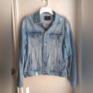 Men's Forever 21 blue jean jacket with gold accent details side zipper size M